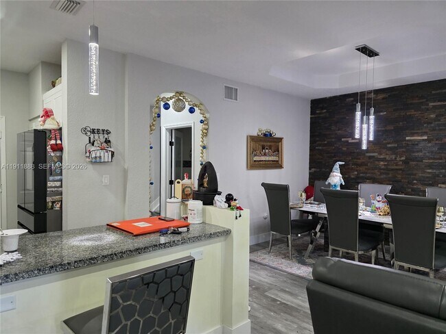 Building Photo - 4972 SW 127th Ave