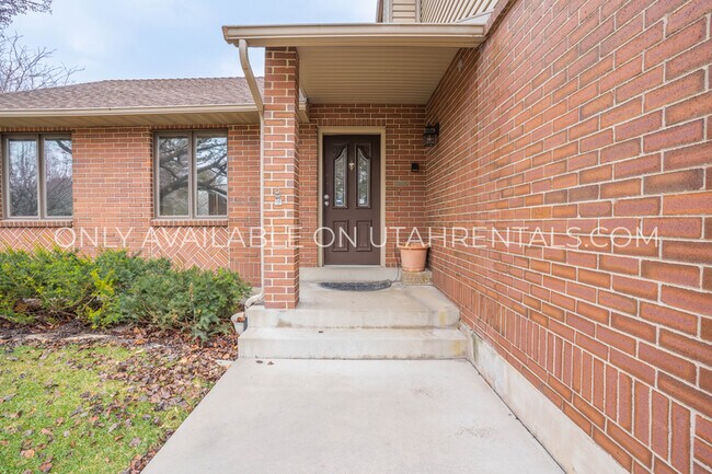 Building Photo - 1160 E 40 N St
