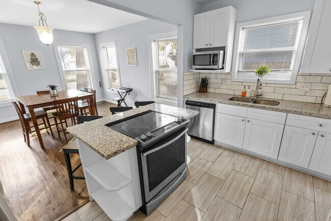 Building Photo - 3321 Charleston St