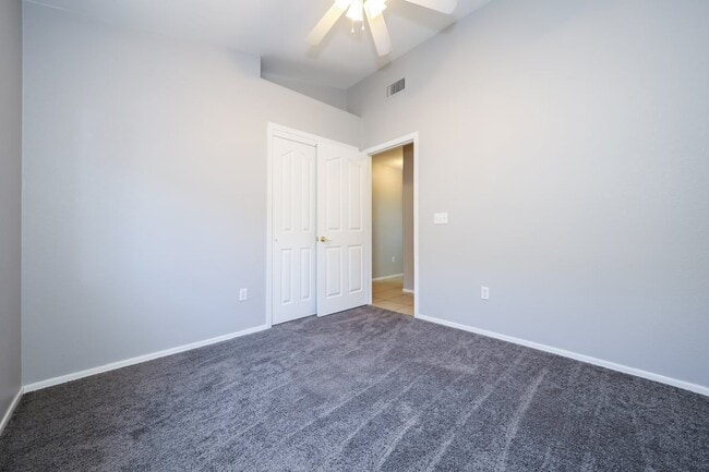 Building Photo - 6807 W Quailwood Way