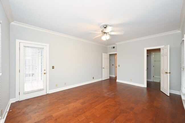 Building Photo - **UPDATED FIRST-FLOOR CONDO IN DESIRABLE P...