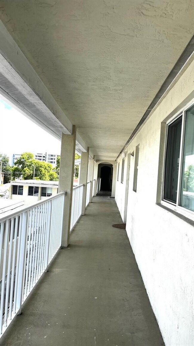 Building Photo - 695 SW 11th St