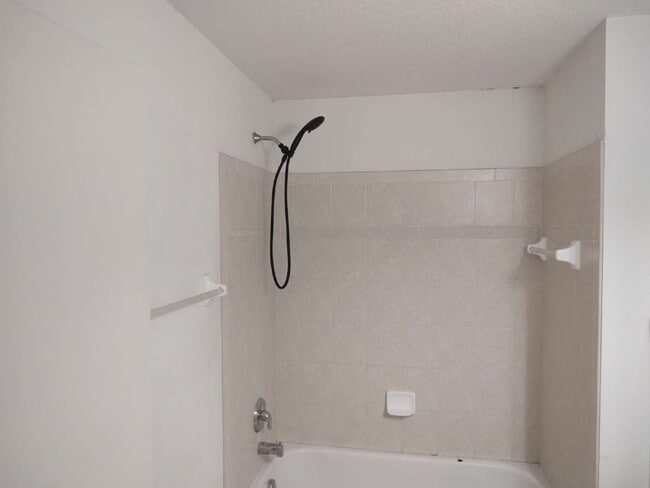 Building Photo - 2 bedroom home For rent