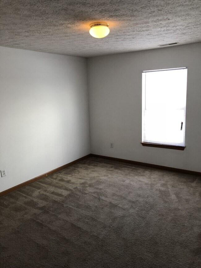 Building Photo - 2400 Hopkins Dr