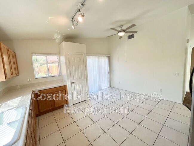 Building Photo - 66028 Mission Lakes Blvd