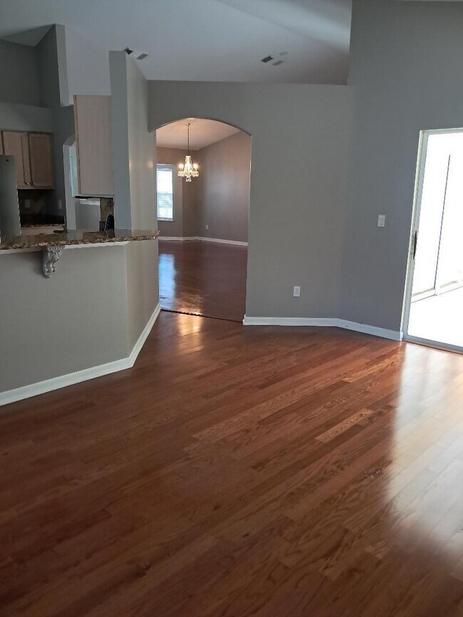 Building Photo - 242 SW Amesbury Ave