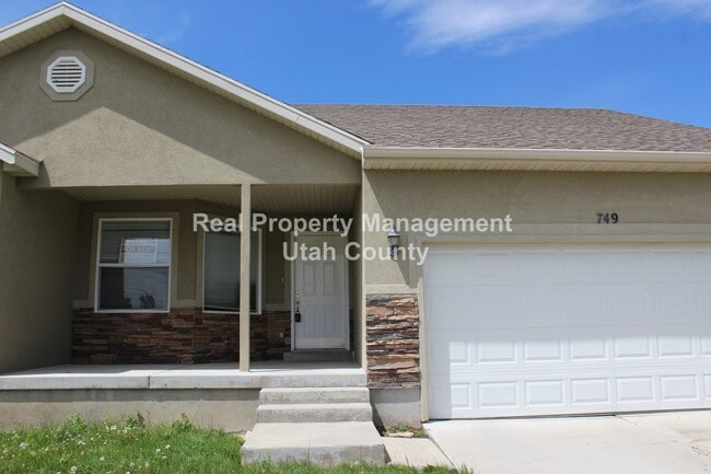 Building Photo - Updated home in Saratoga Springs