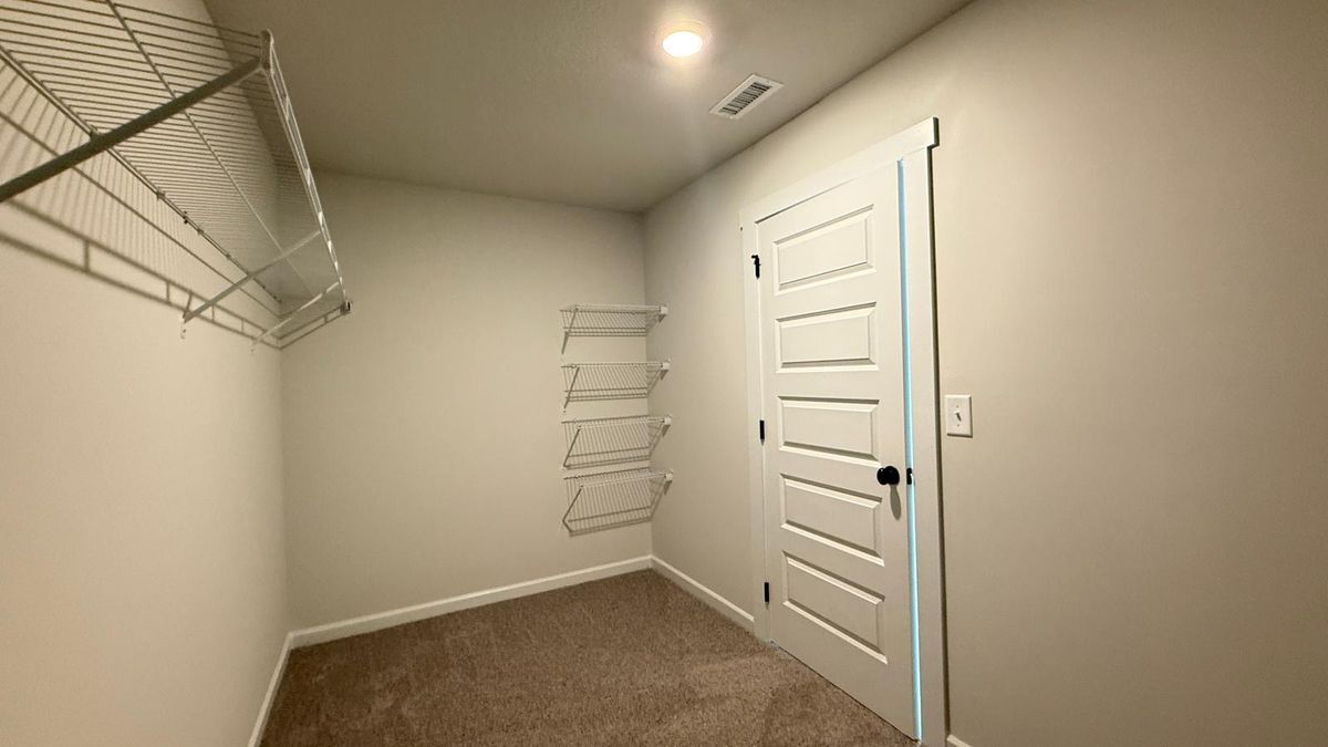 Building Photo - 209 Lake Meadows Dr