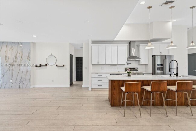 Building Photo - 1126 NE 16th Ct