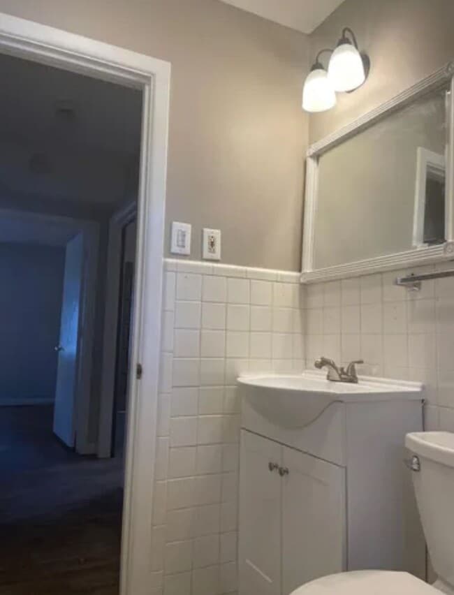 Building Photo - Charming Home Available June 15th