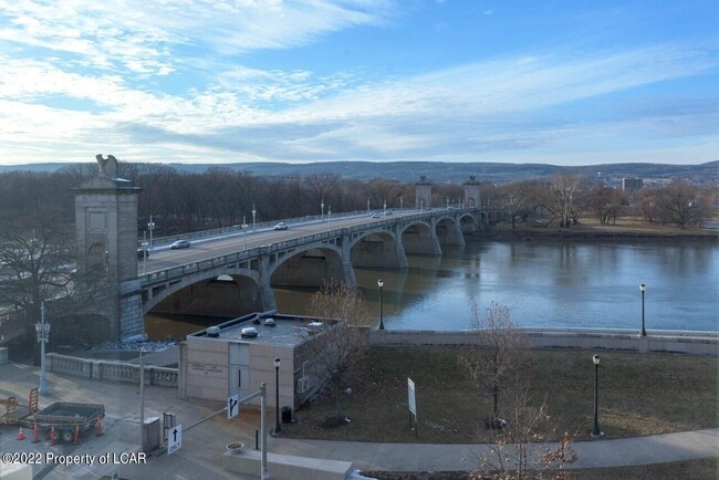 Building Photo - 19 N River St