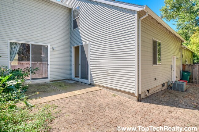 Building Photo - Delightful 3 Bed | 2.5 Bath Townhome | Beaverton | Minutes to Shopping, Dining & Parks | Prime Lo...