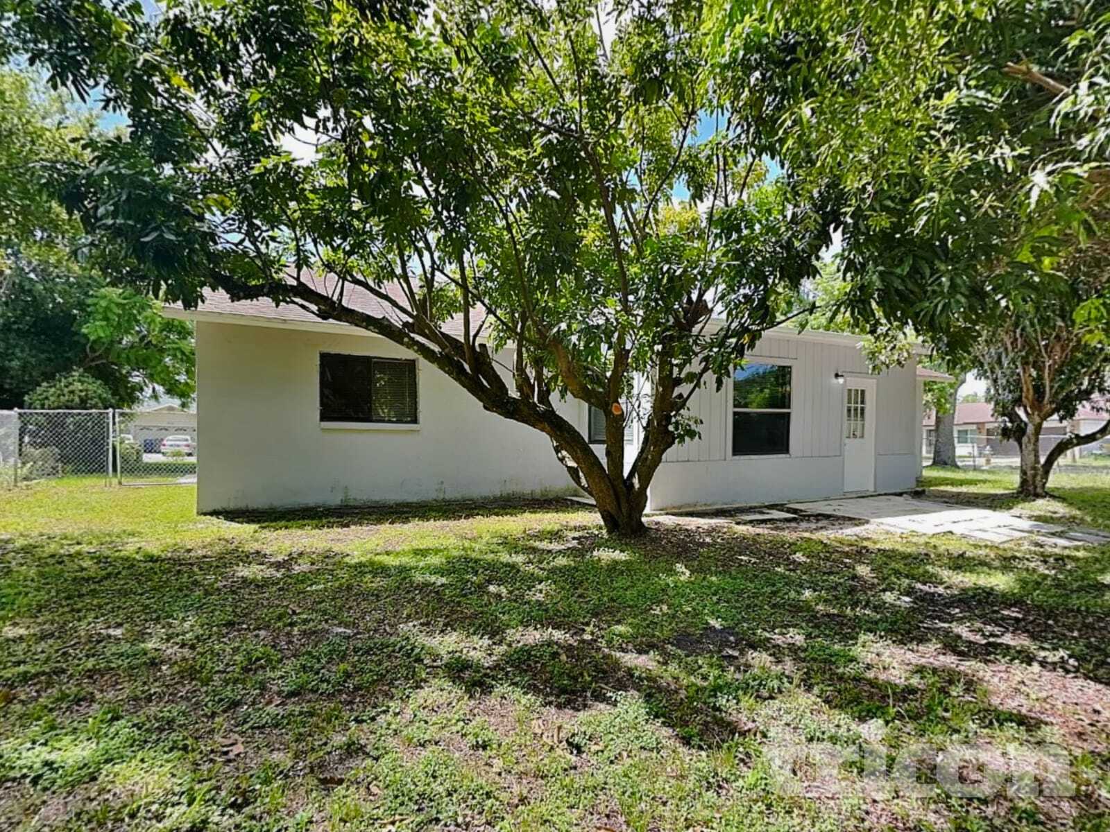 Building Photo - 1203 70th Dr E