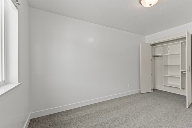 Building Photo - NT 3376