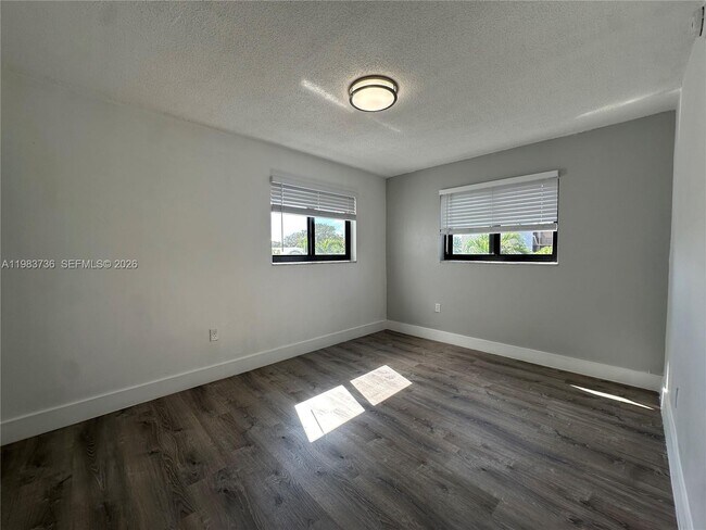 Building Photo - 529 SW 4th St