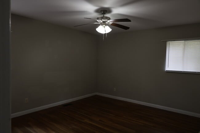 Building Photo - 104 Catherine Ave