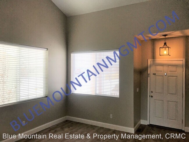 Building Photo - 2 br, 2.5 bath House - 3719 Range Drive