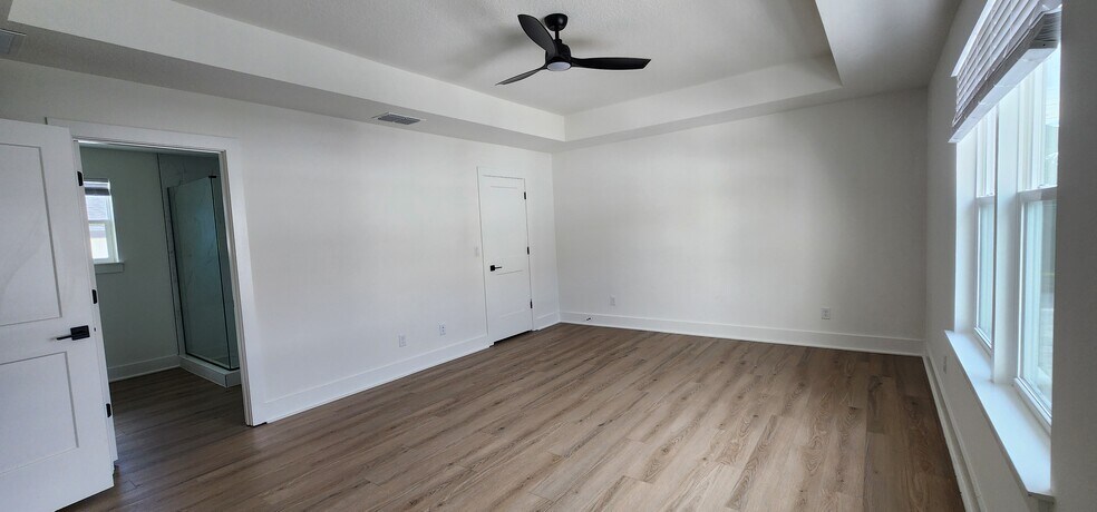 Primary Suite - 2027 Peel Ave