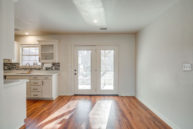 Building Photo - Charming 3 Bed 2 bath with Scenic Views, on quiet cul-de-sac in Cleburne!