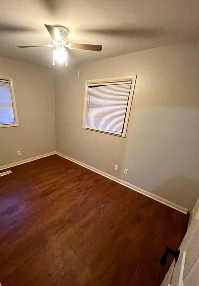 Building Photo - Ready to Rent!