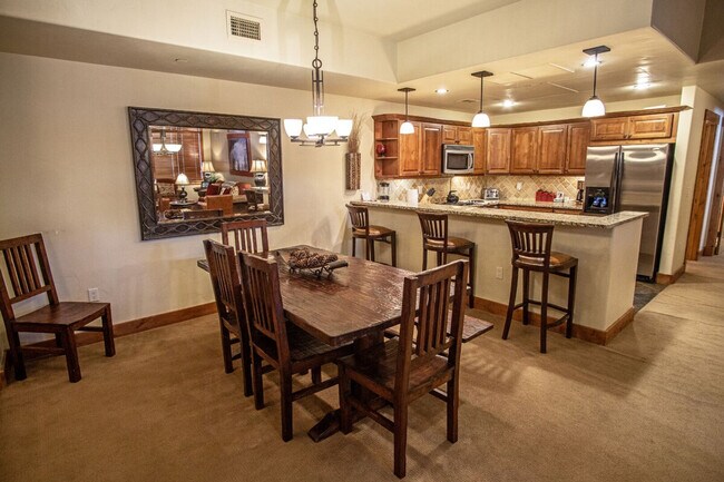 Building Photo - 2905 Mountaineer Cir