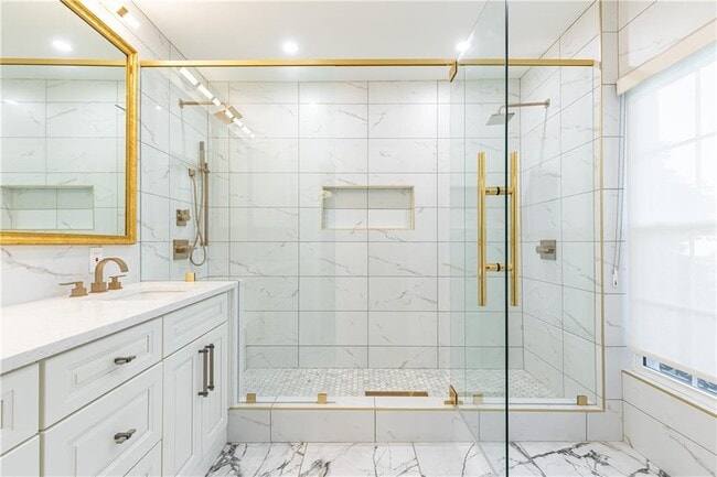 Building Photo - 200 W Paces Ferry Rd NW