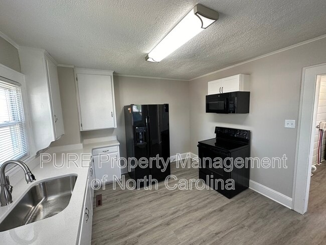 Building Photo - 1103 Jackson St