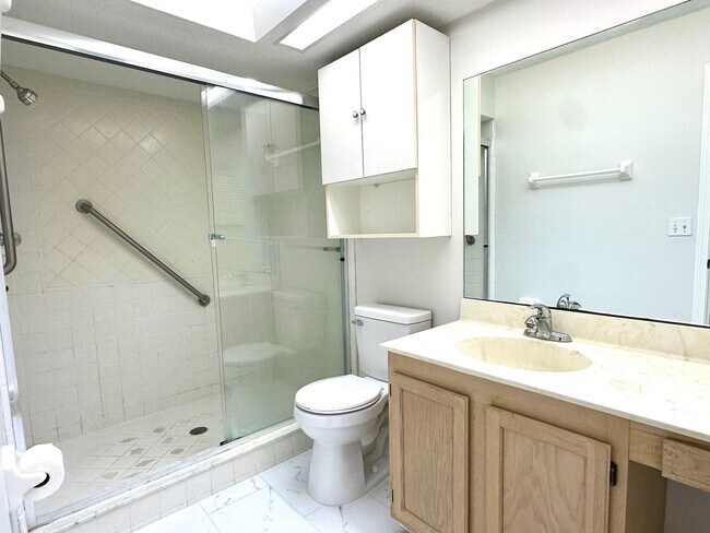 Building Photo - 5 minutes to the beach!  Remodeled Home!