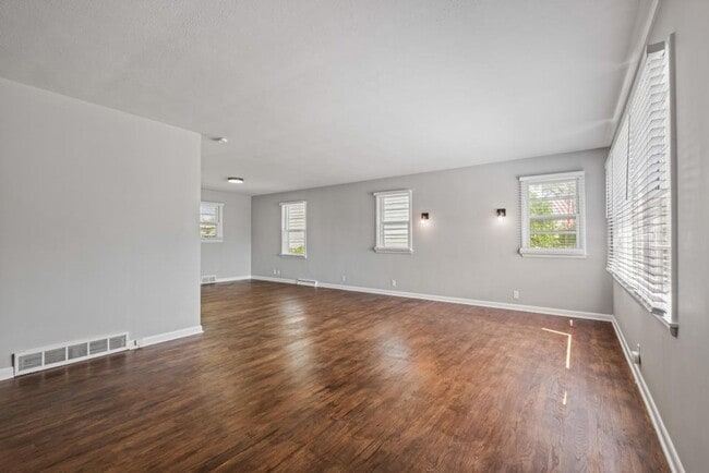 Building Photo - 7214 Northridge Dr