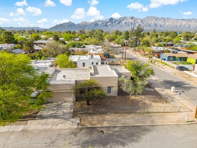 Building Photo - 4 bedroom home in Central Tucson