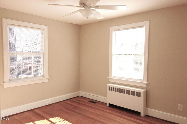 Building Photo - 3206
