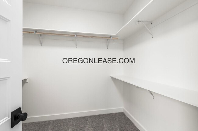 Building Photo - Gorgeous New Construction in Brand New Veneta Subdivision