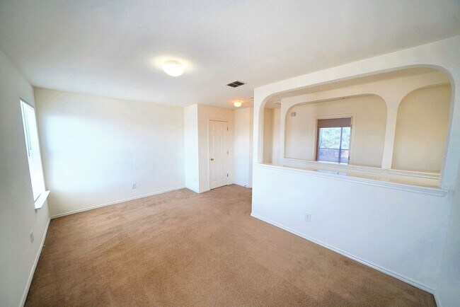 Building Photo - Lovely Home in Gated Universal City Neighb...