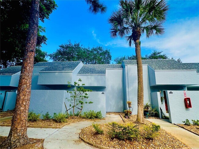 Primary Photo - 33 Deer Creek Rd