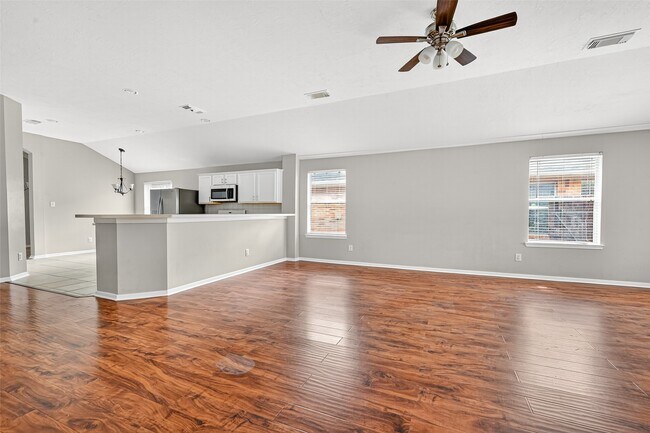 Building Photo - 5615 Brookhollow Oaks Trail