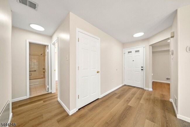 Building Photo - 123 Harrow Dr