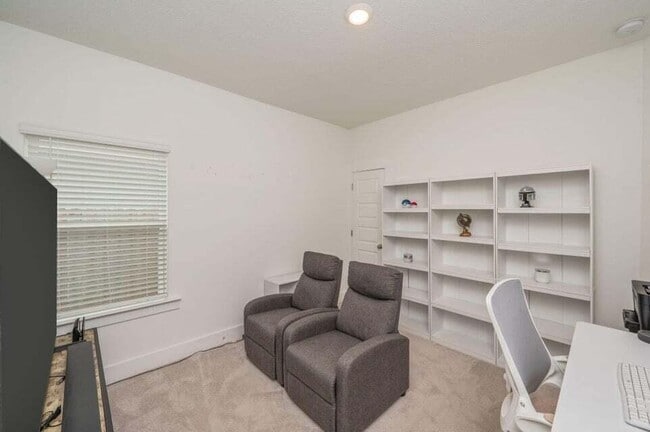Building Photo - 214 Lyla Ln