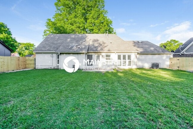 Building Photo - 5 Bedroom Pet-Friendly Home in Memphis, TN with Main Street Renewal
