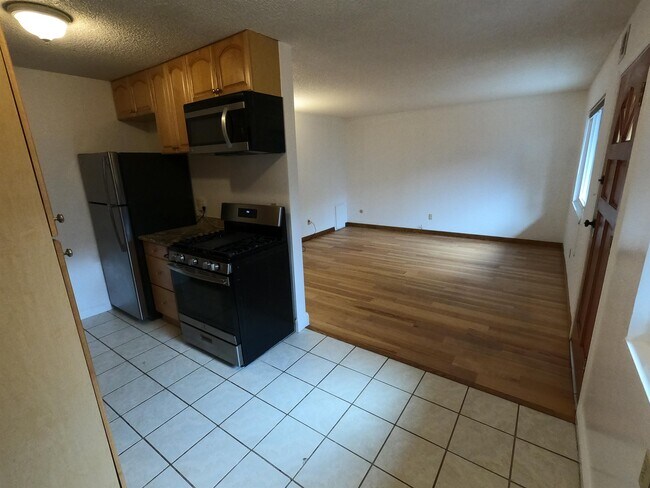 Building Photo - 968 45th St