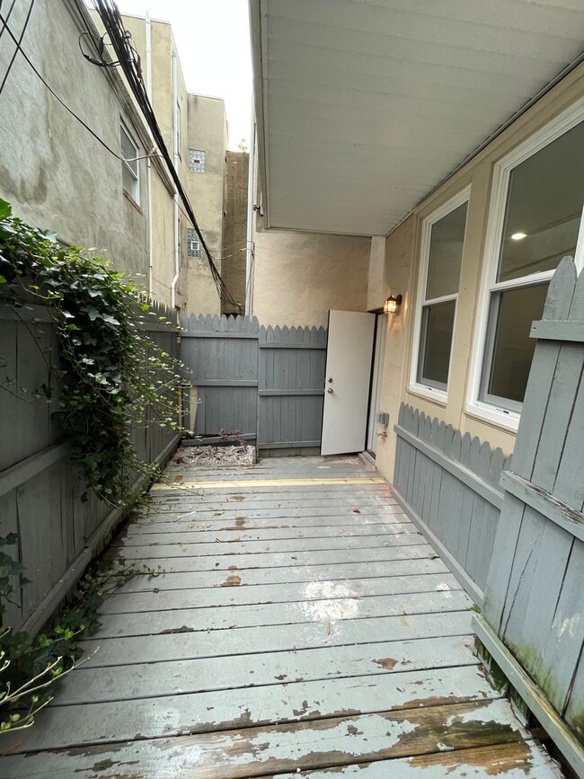 Building Photo - 507 Christian St