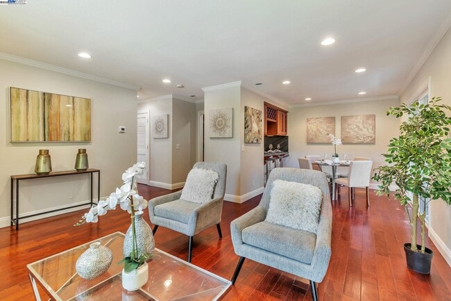 Building Photo - 544 La Copita Ct