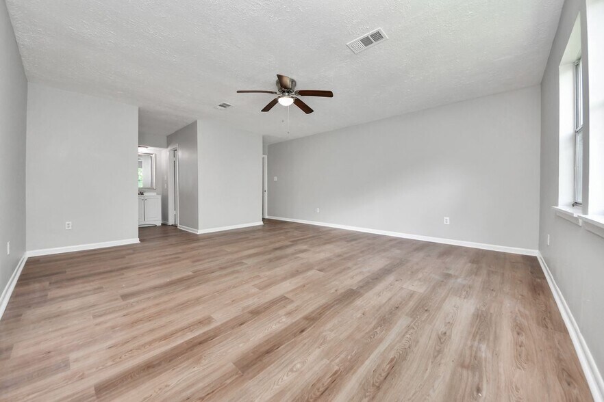 Building Photo - 3603 Crosby Cedar Bayou Rd