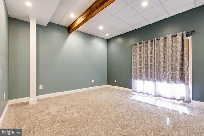 Building Photo - 3400 Oak W Dr