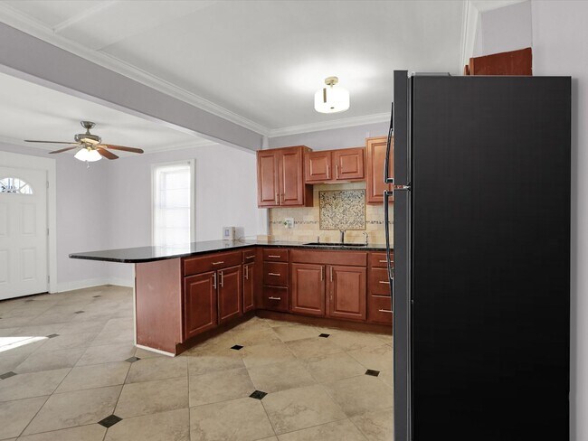 Building Photo - 1840 Manila Ave