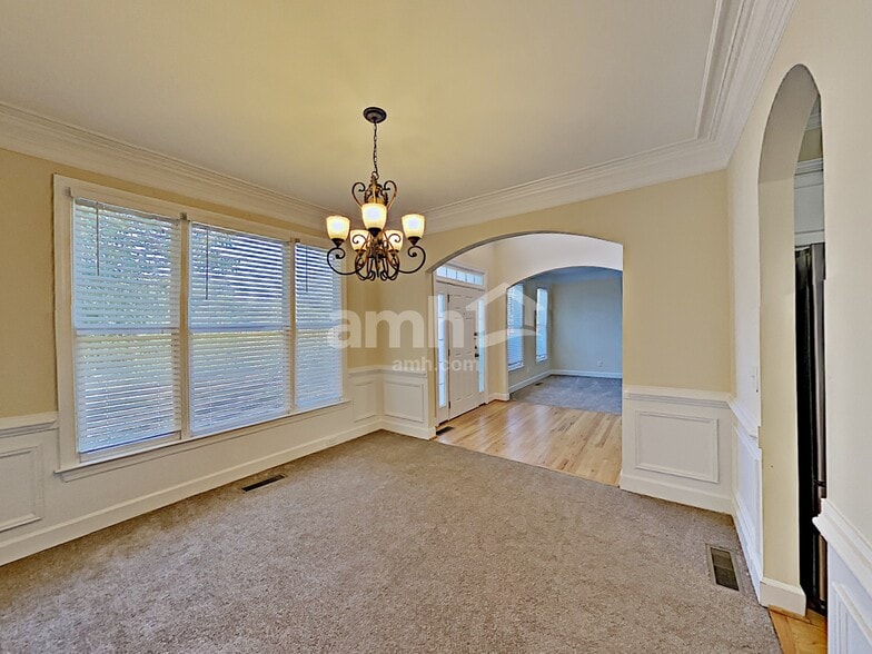 Building Photo - 404 Jessica Ln