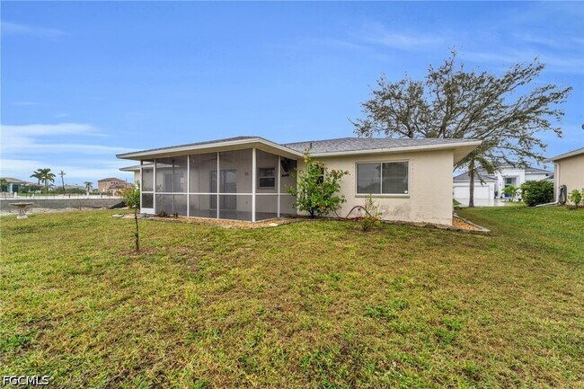 Building Photo - 14 SW 33rd Ave