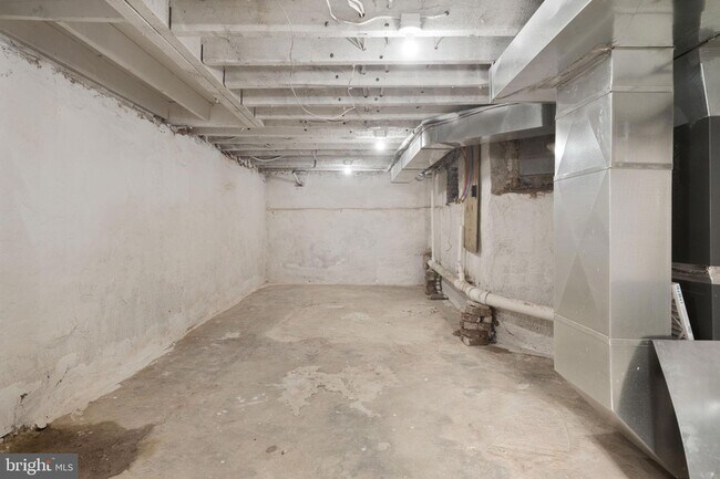 Building Photo - 3943 Dell St