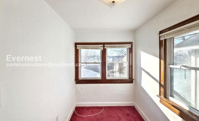 Building Photo - 3 Bed /1 Bath Townhome / Pet-Friendly / Vouchers Accepted / Available Now!