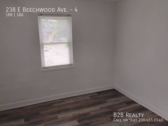 Building Photo - 238 E Beechwood Ave