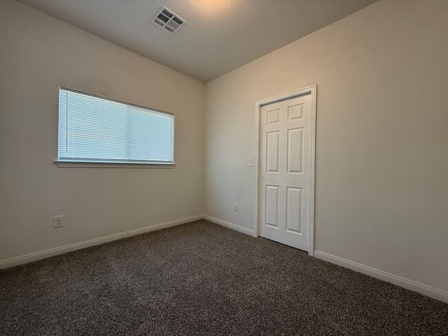 Building Photo - 516 2nd St